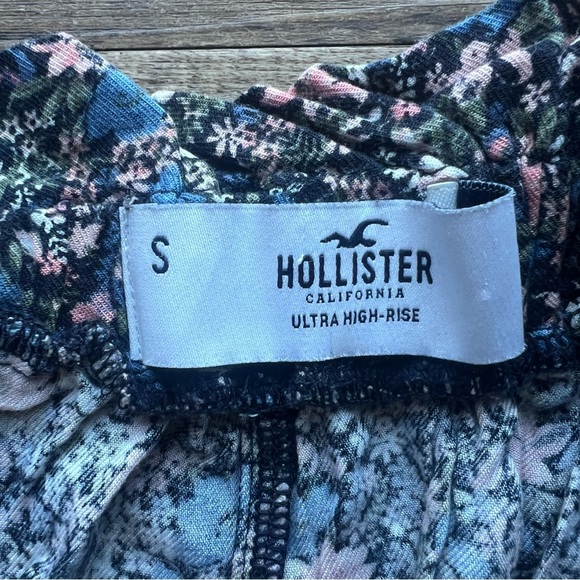 Hollister Womens Blue & Pink Floral Print Viscose Shorts Size Small - Picture 3 of 7